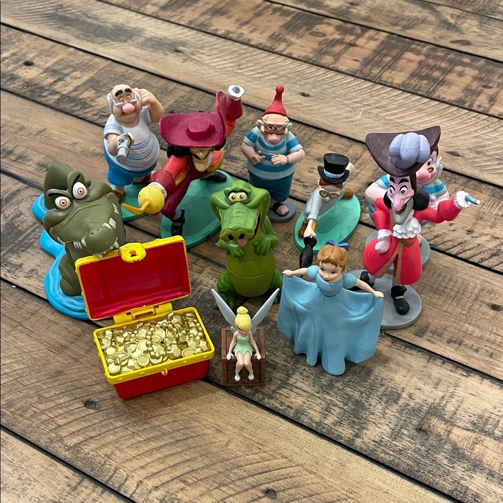 Disney Peter Pan Adventure Figurine Set with Gold Treasure